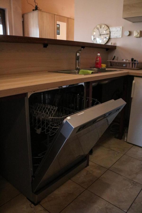 Guest House Studio Apartman Marina - With Jacuzzi, Free Parking, Pet Friendly קארלובץ מראה חיצוני תמונה