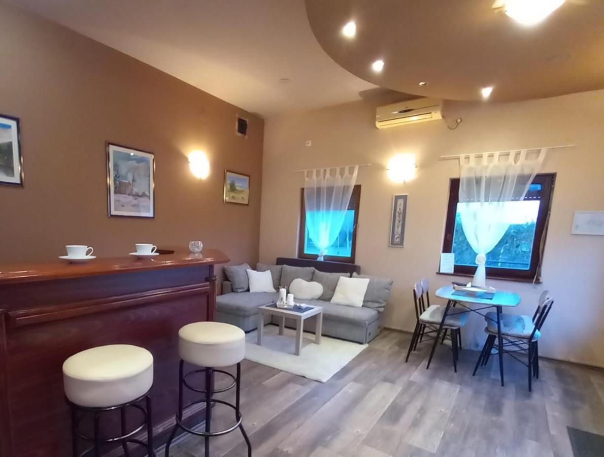 Guest House Studio Apartman Marina - With Jacuzzi, Free Parking, Pet Friendly קארלובץ מראה חיצוני תמונה