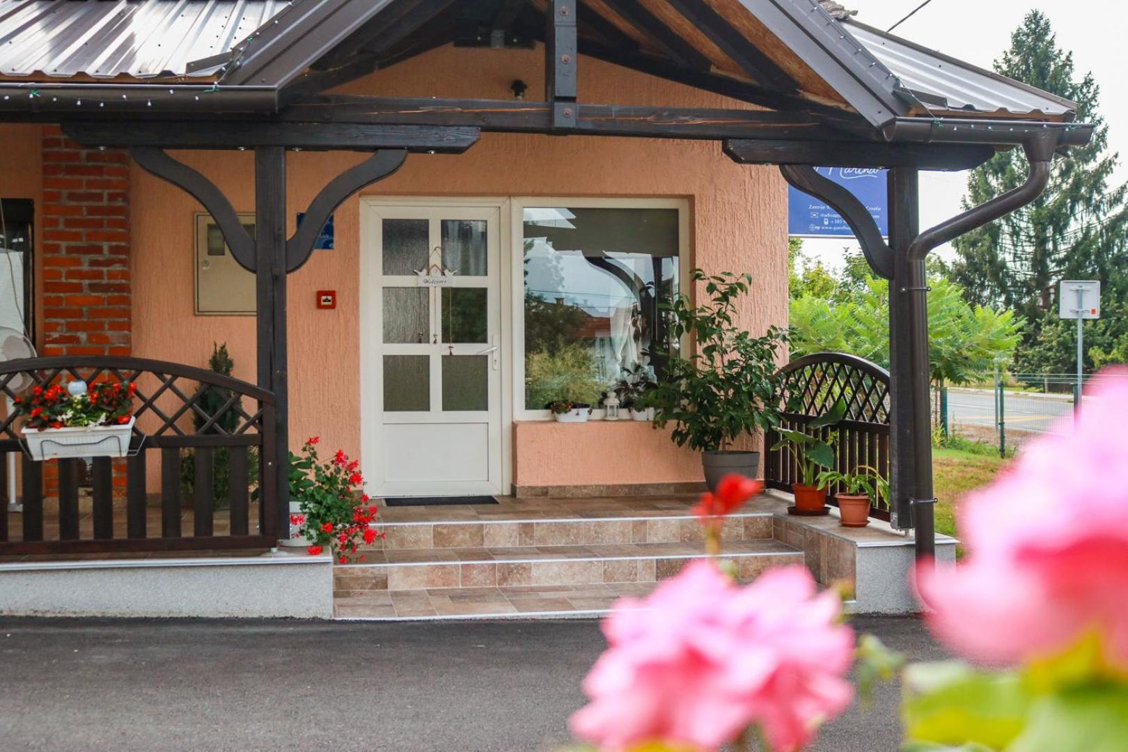 Guest House Studio Apartman Marina - With Jacuzzi, Free Parking, Pet Friendly קארלובץ מראה חיצוני תמונה