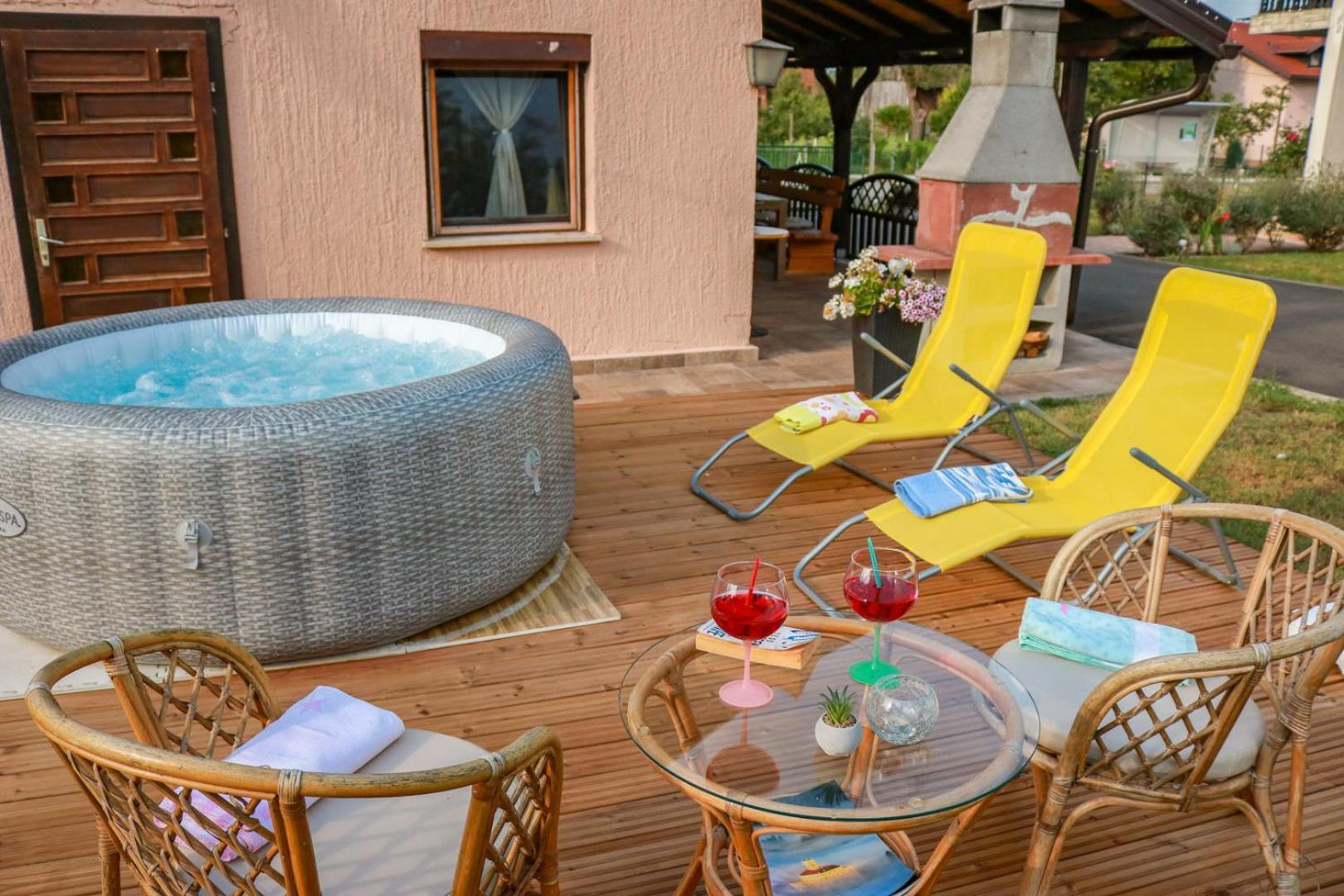 Guest House Studio Apartman Marina - With Jacuzzi, Free Parking, Pet Friendly קארלובץ מראה חיצוני תמונה